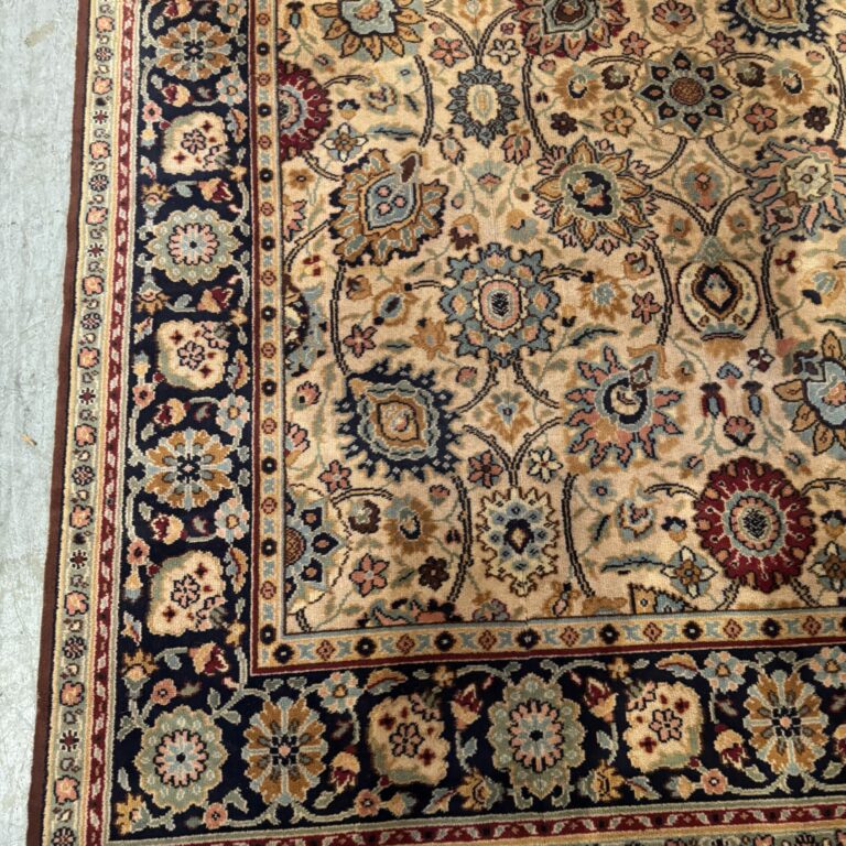 8'4" x 10'5" Vintage Floral Rug - Image 5