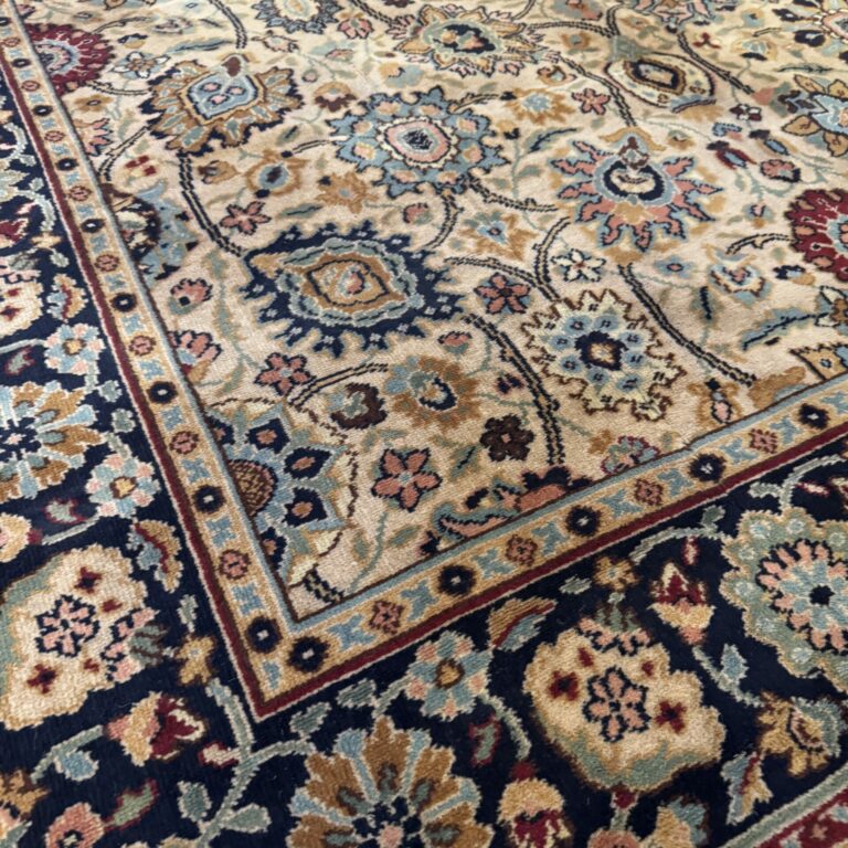 8'4" x 10'5" Vintage Floral Rug - Image 3