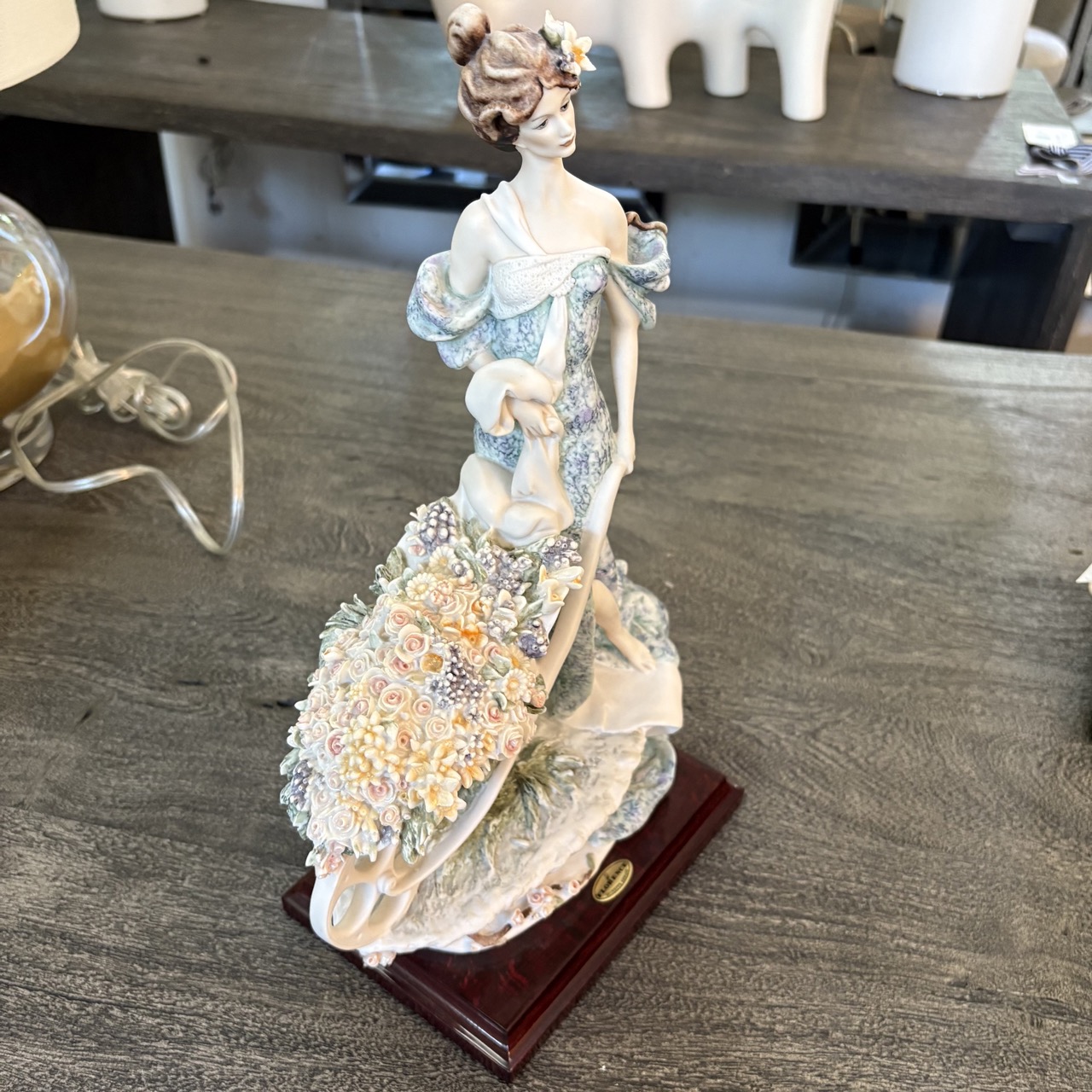 Giuseppe Armani Figurine 'Lady with Flower Cart' - Image 5