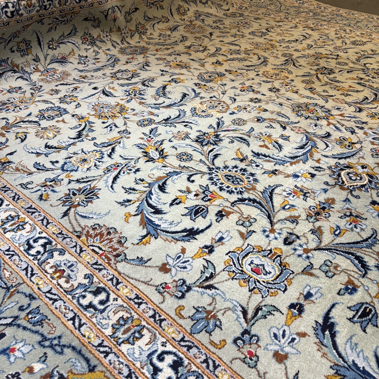 Vintage Handknotted Pale Green Persian Rug - 9'3x12'10 - Image 4