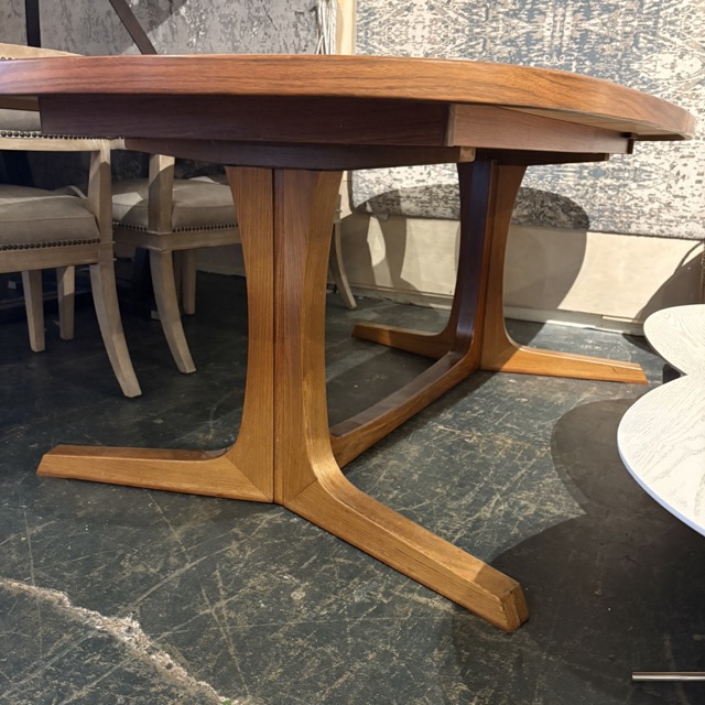 Mid-Century Rosewood Oval Extendable Dining Table - Coast Consignment