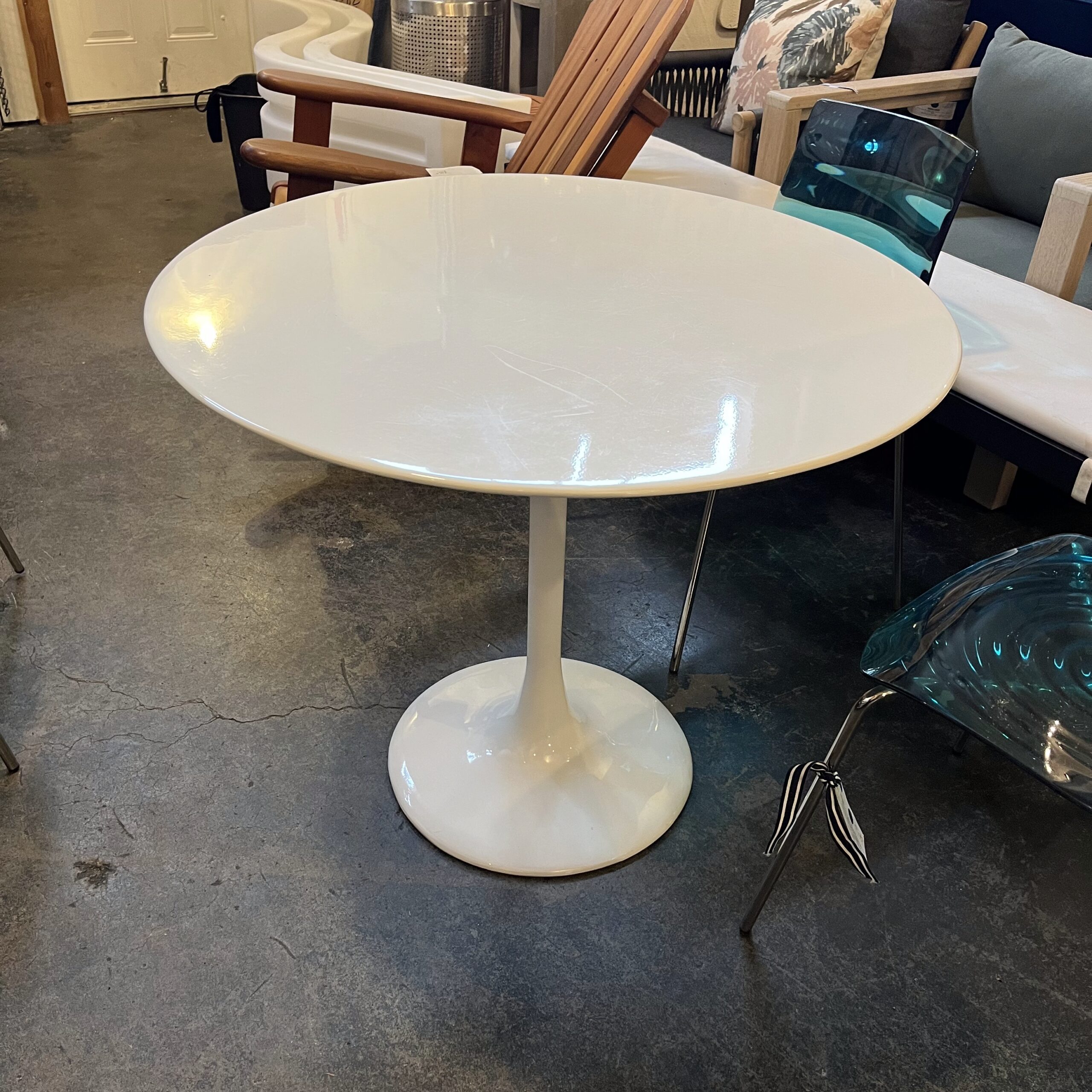 Saarinen Reproduction Tulip Table