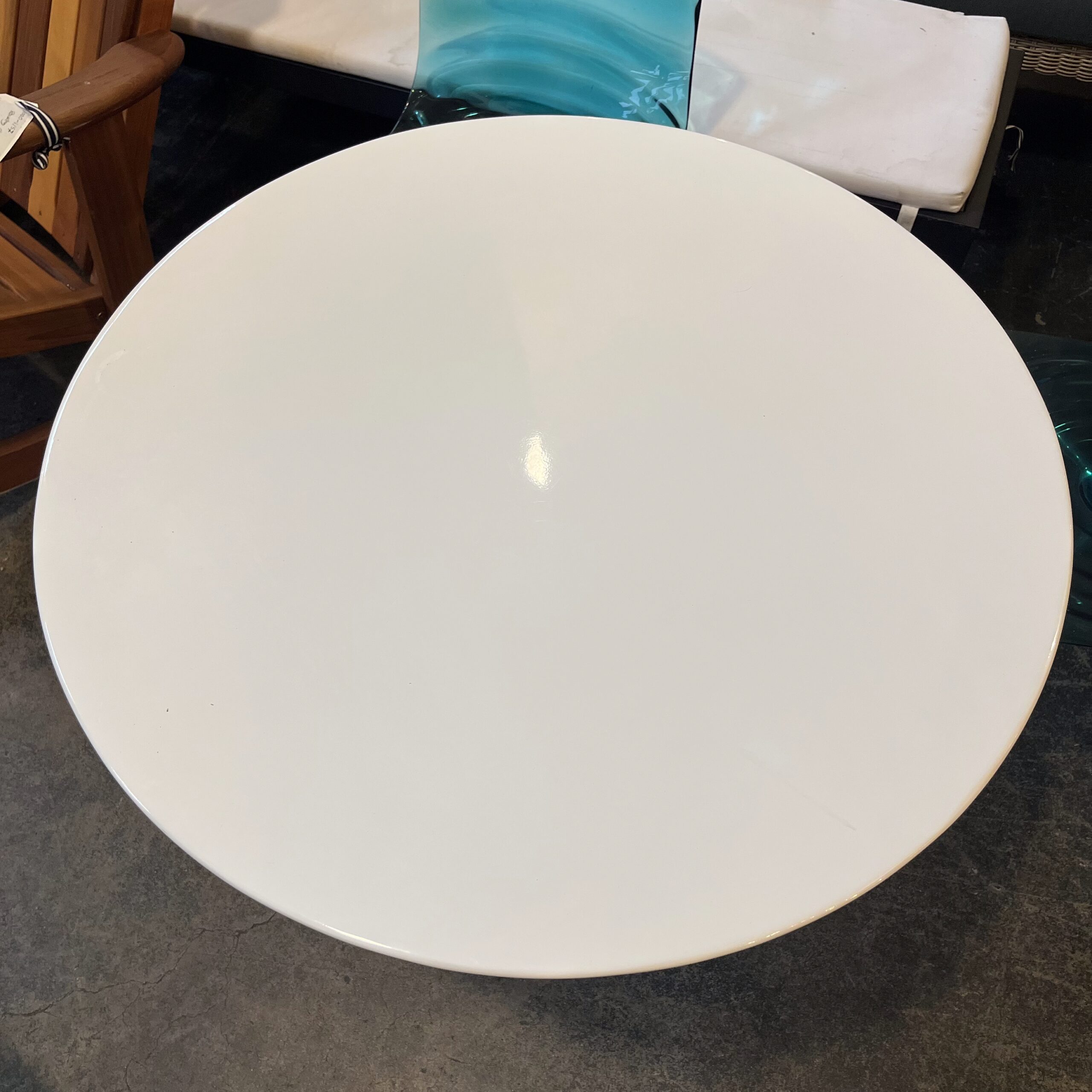 Saarinen Reproduction Tulip Table