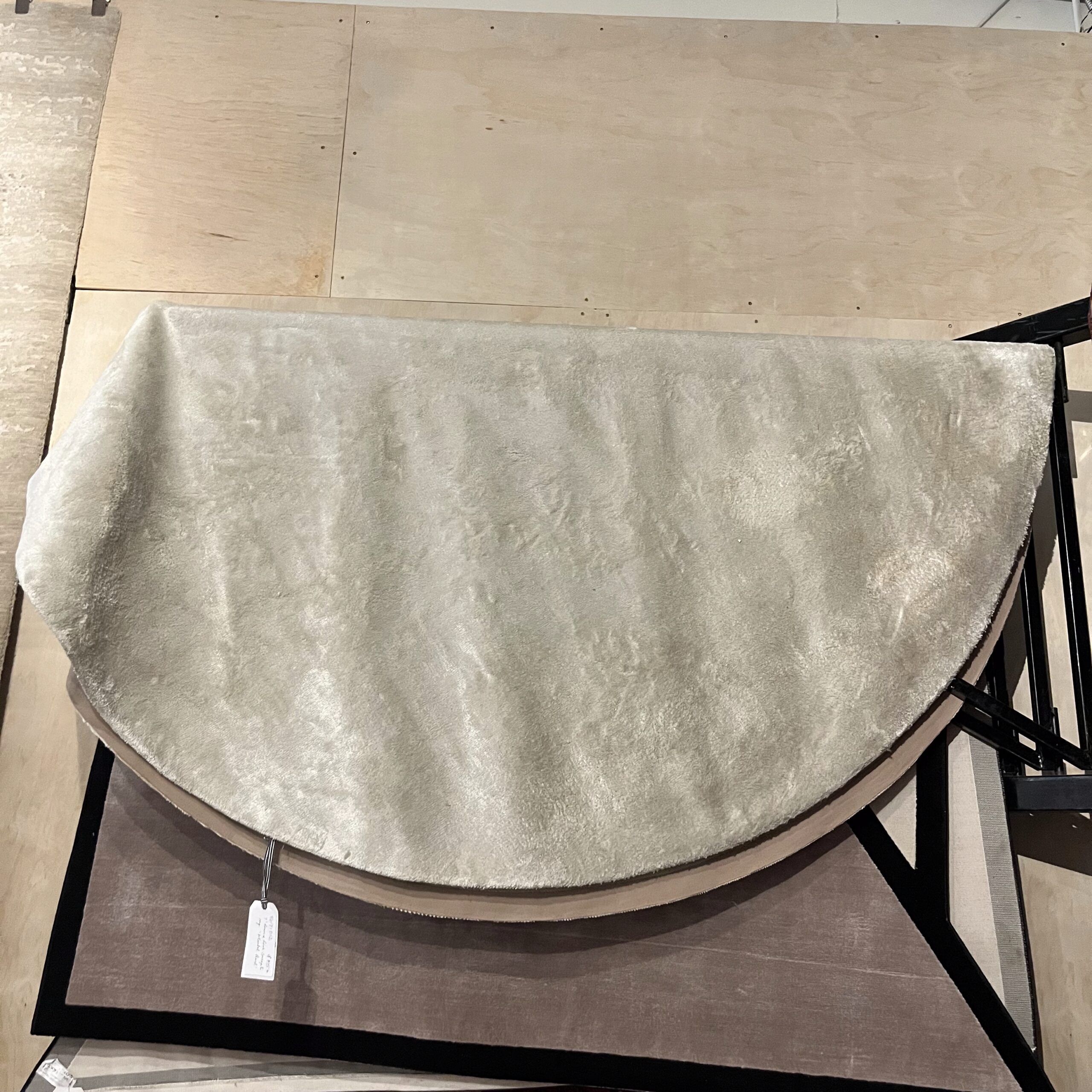 Rove Concepts 'Istanbul Pearl' Round Rug - 7' - Coast Consignment