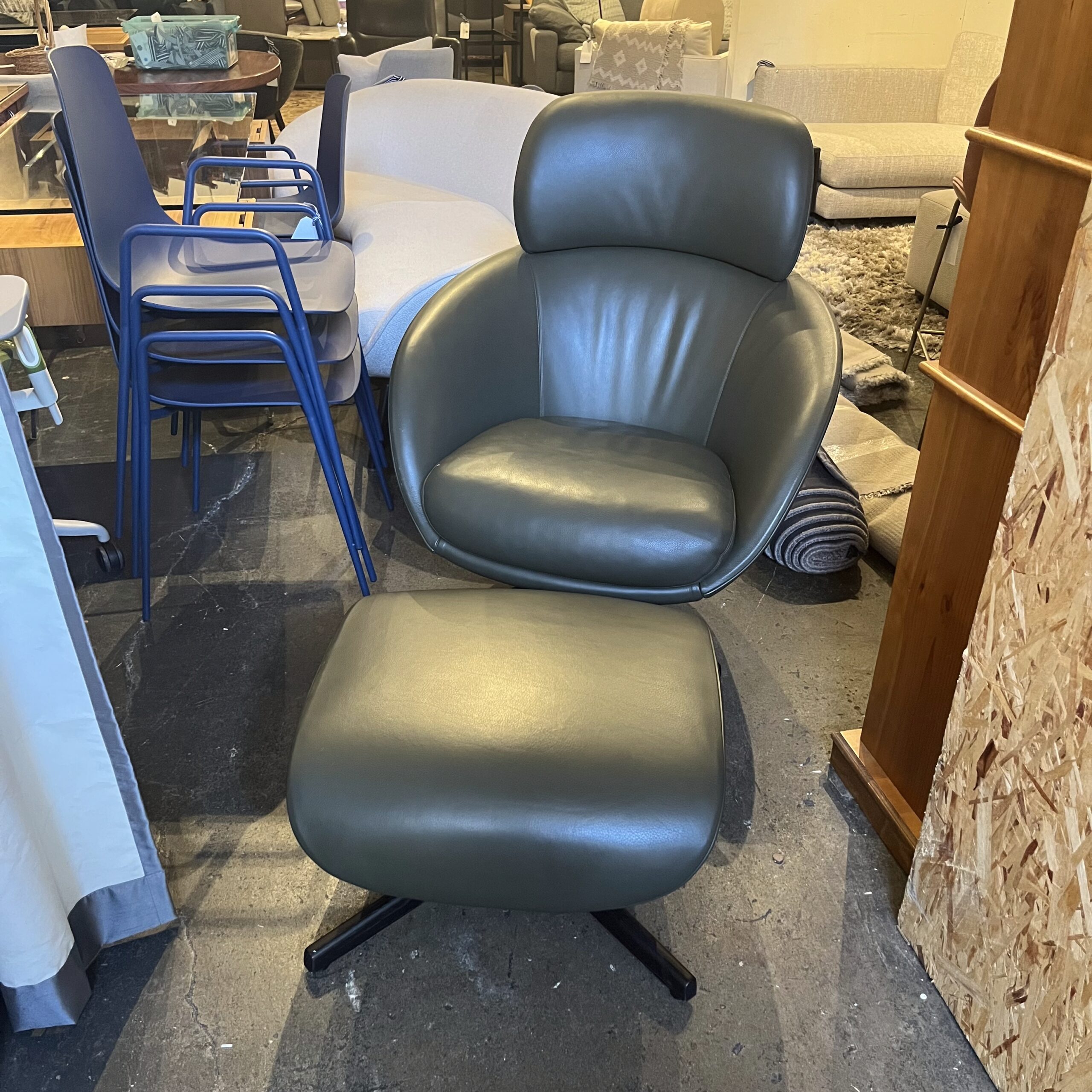 Minotti Leather 'Russel' Chair and Ottoman
