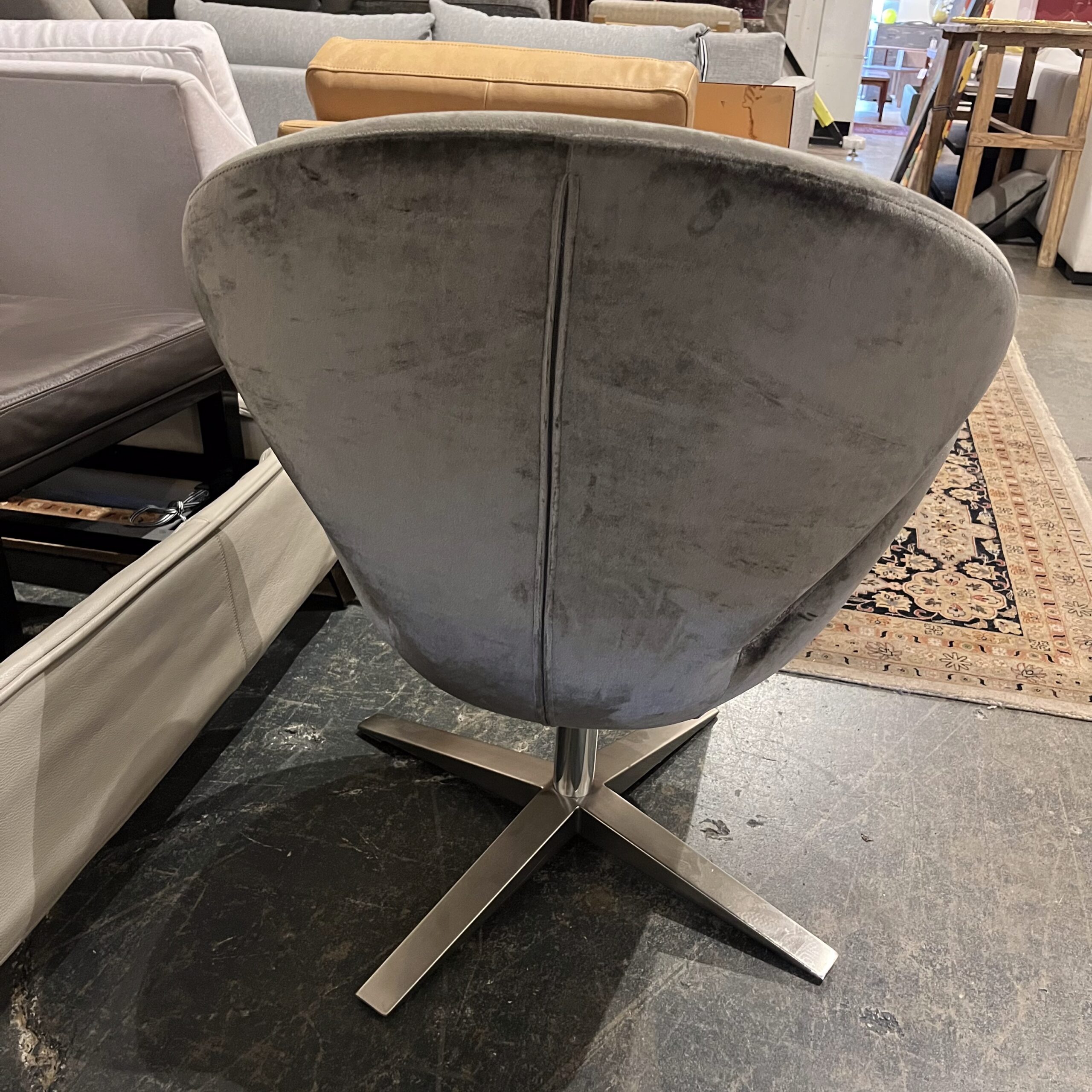 Arne Jacobsen 'The Swan' Chair Reproduction - Coast Consignment